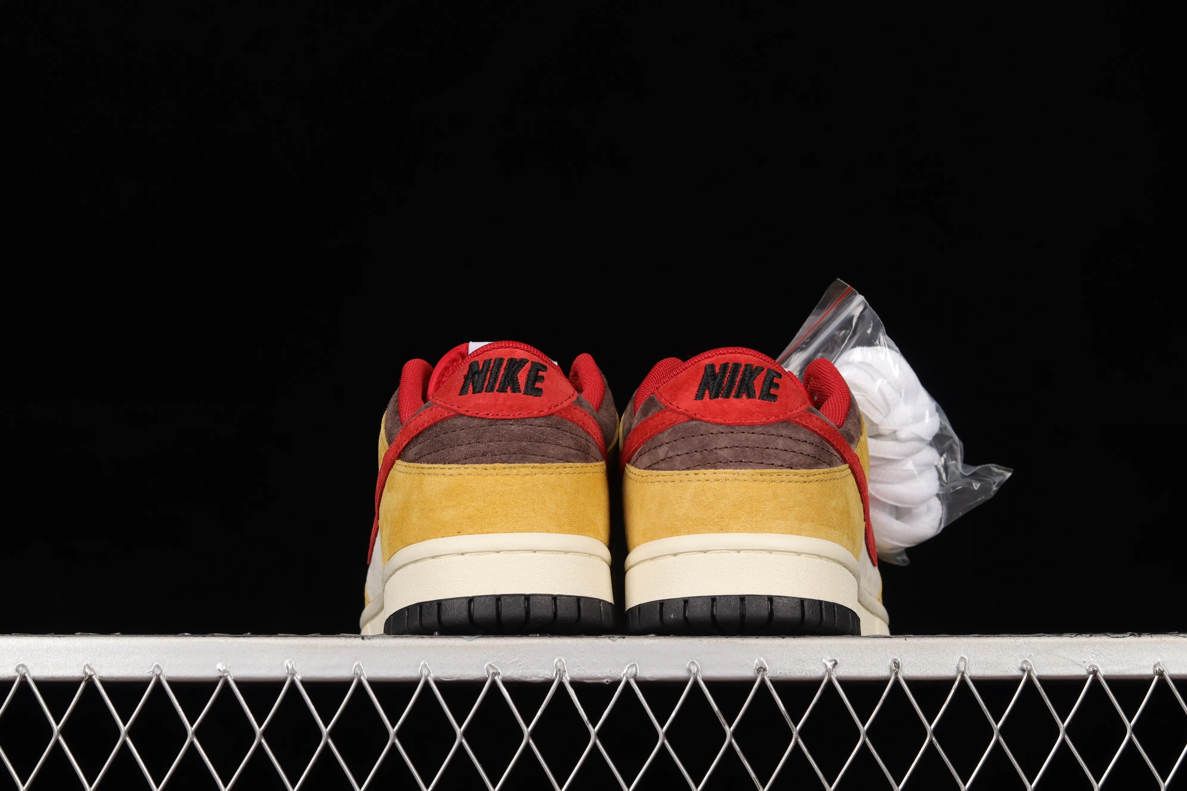 All Categories Nk SB Dunk Series Nk SB Dunk Low Low-top sneakers Otomo Katsuhiro x Nk SB Dunk Low "Steamboy OST" Otomo Katsuhiro co-branded SB low-top sports and leisure sneakers DO7412-988
